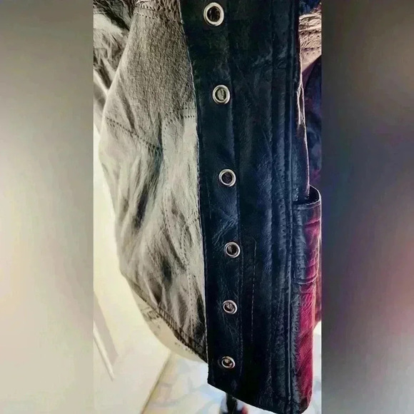 Black GENUINE HOG LEATHER VEST
BY ROCKY RANCH MIDEST - Picture 3 of 11